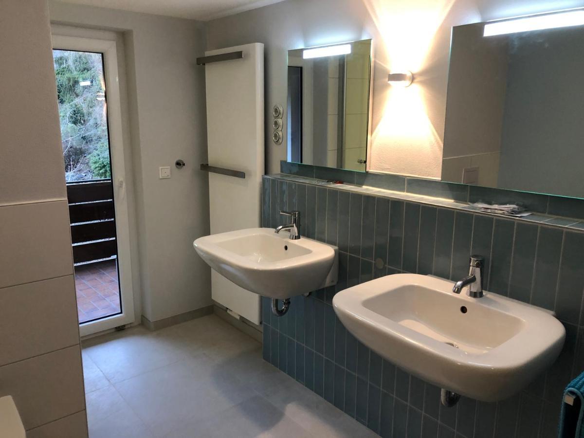 Blaues Zimmer Mit Grossem Balkon, Bad Ist Ein Traum, 50 Schritte Zum Radweg Am Main,Ideal For Short Stay Mainstockheim Exterior foto