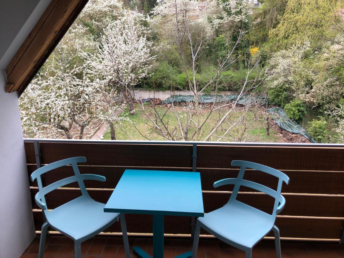 Blaues Zimmer Mit Grossem Balkon, Bad Ist Ein Traum, 50 Schritte Zum Radweg Am Main,Ideal For Short Stay Mainstockheim Exterior foto