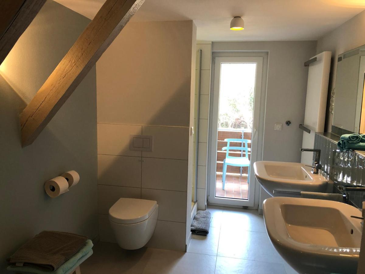 Blaues Zimmer Mit Grossem Balkon, Bad Ist Ein Traum, 50 Schritte Zum Radweg Am Main,Ideal For Short Stay Mainstockheim Exterior foto