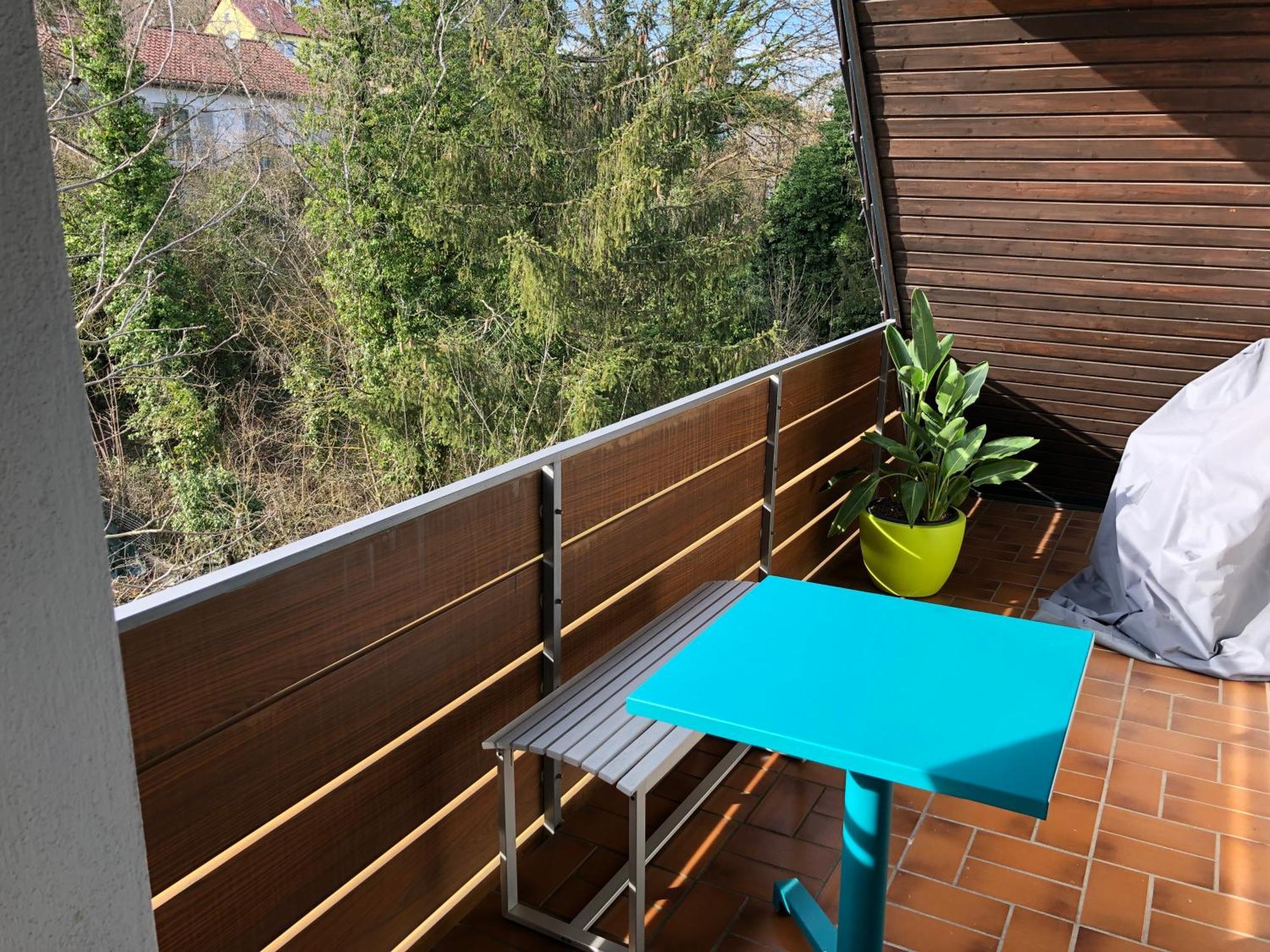 Blaues Zimmer Mit Grossem Balkon, Bad Ist Ein Traum, 50 Schritte Zum Radweg Am Main,Ideal For Short Stay Mainstockheim Exterior foto